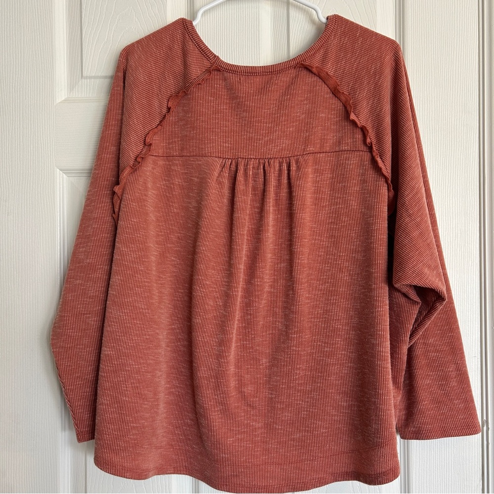 Women's Rust Long‎ Sleeve Top, Size XL, Rounded Bottom, Ruffles